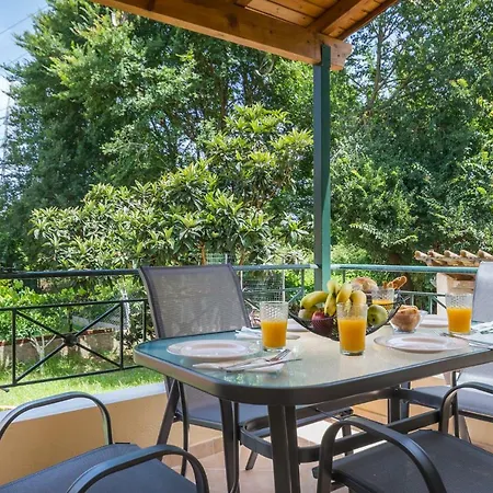 Michael דירה Alepou