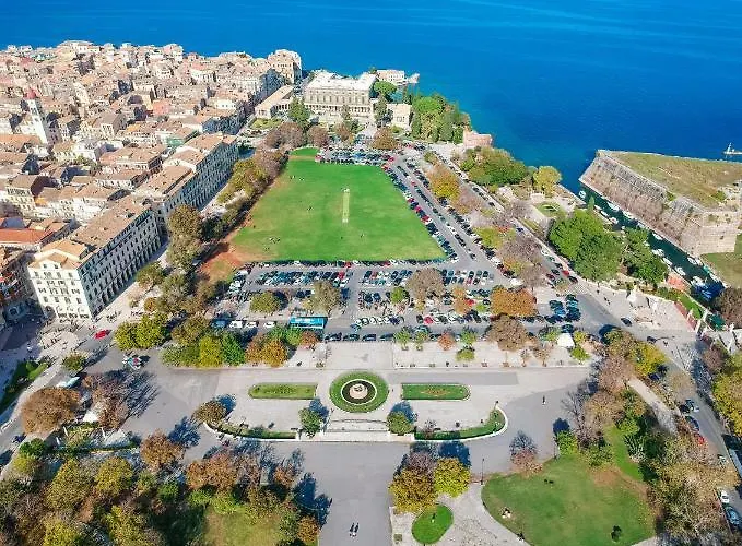 شقة Michael Alepou